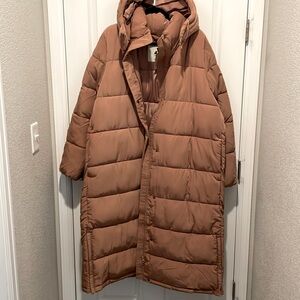 Amazon hooded long coat.. removable hood..New with tags.. side slits.. zips snap